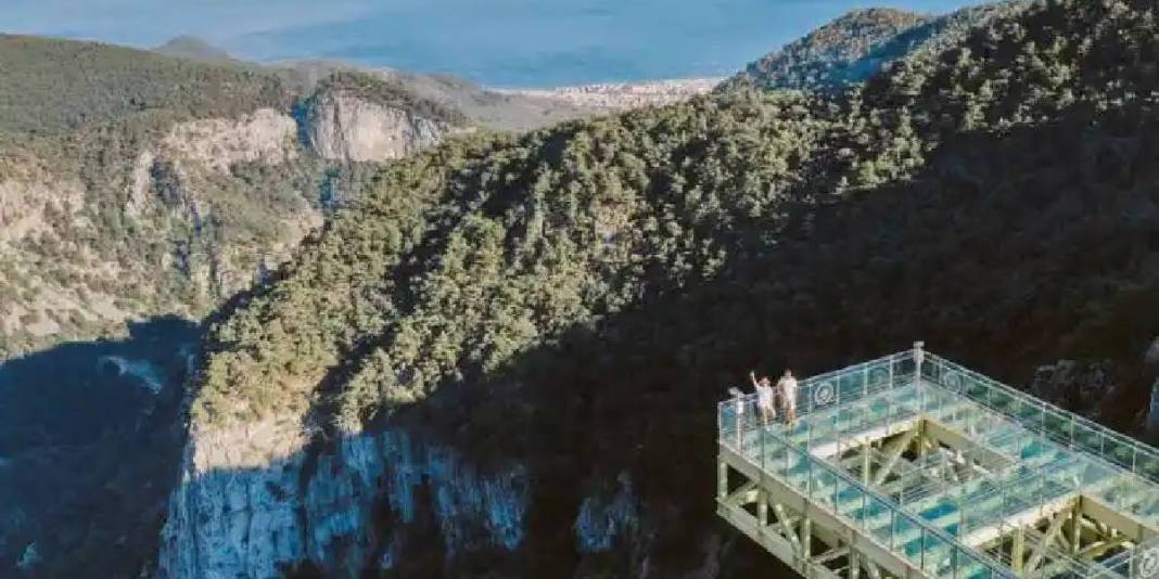 Doğanın güzelliği tarihin izleriyle buluşuyor: Kışın bile yeşile bürünen doğa harikası 3